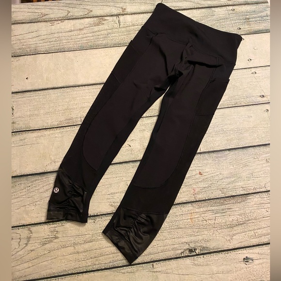 Lululemon black seek the heat crop legging. 6 - Picture 4 of 11